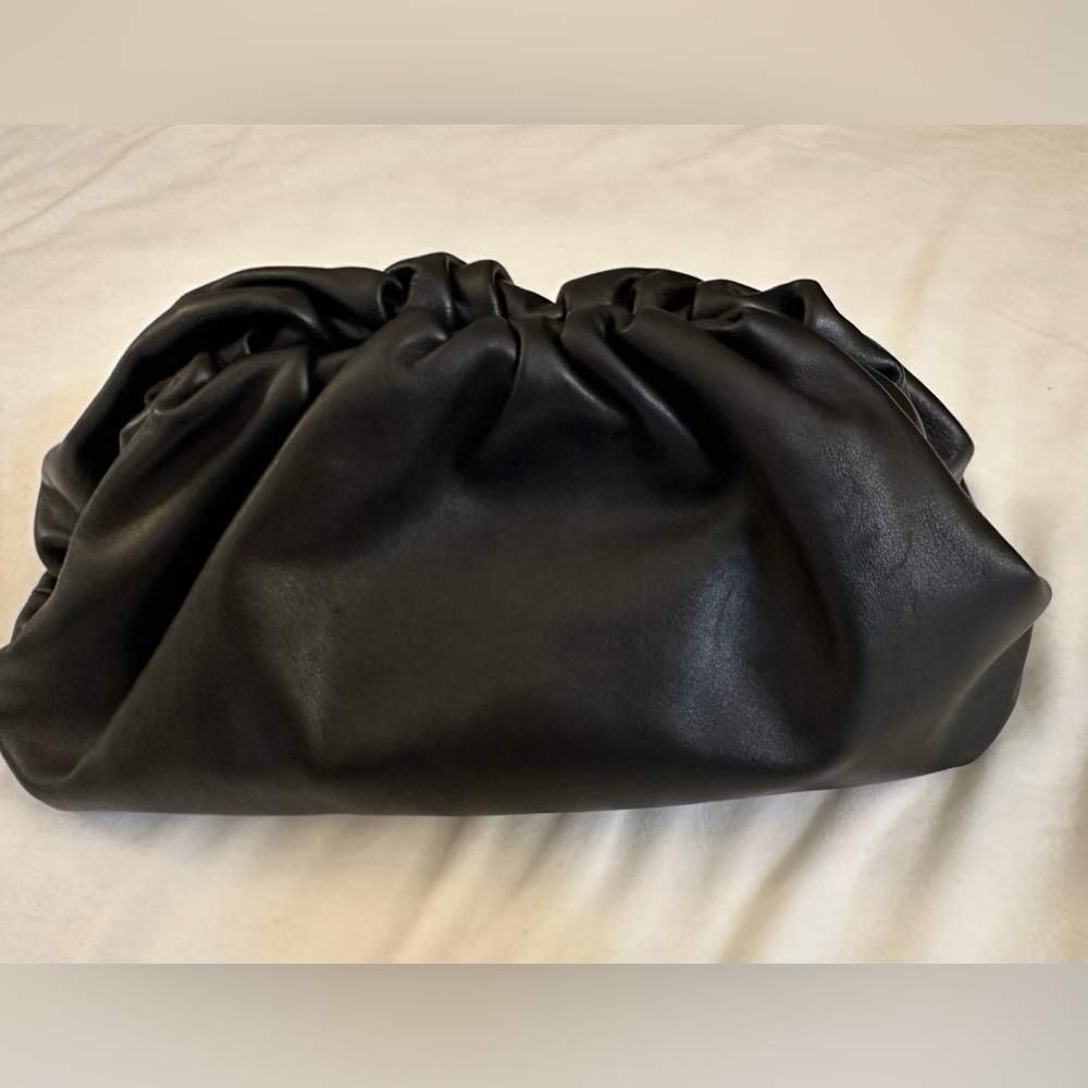 100% authentic Bottega Veneta The Pouch leather clutch. In black.